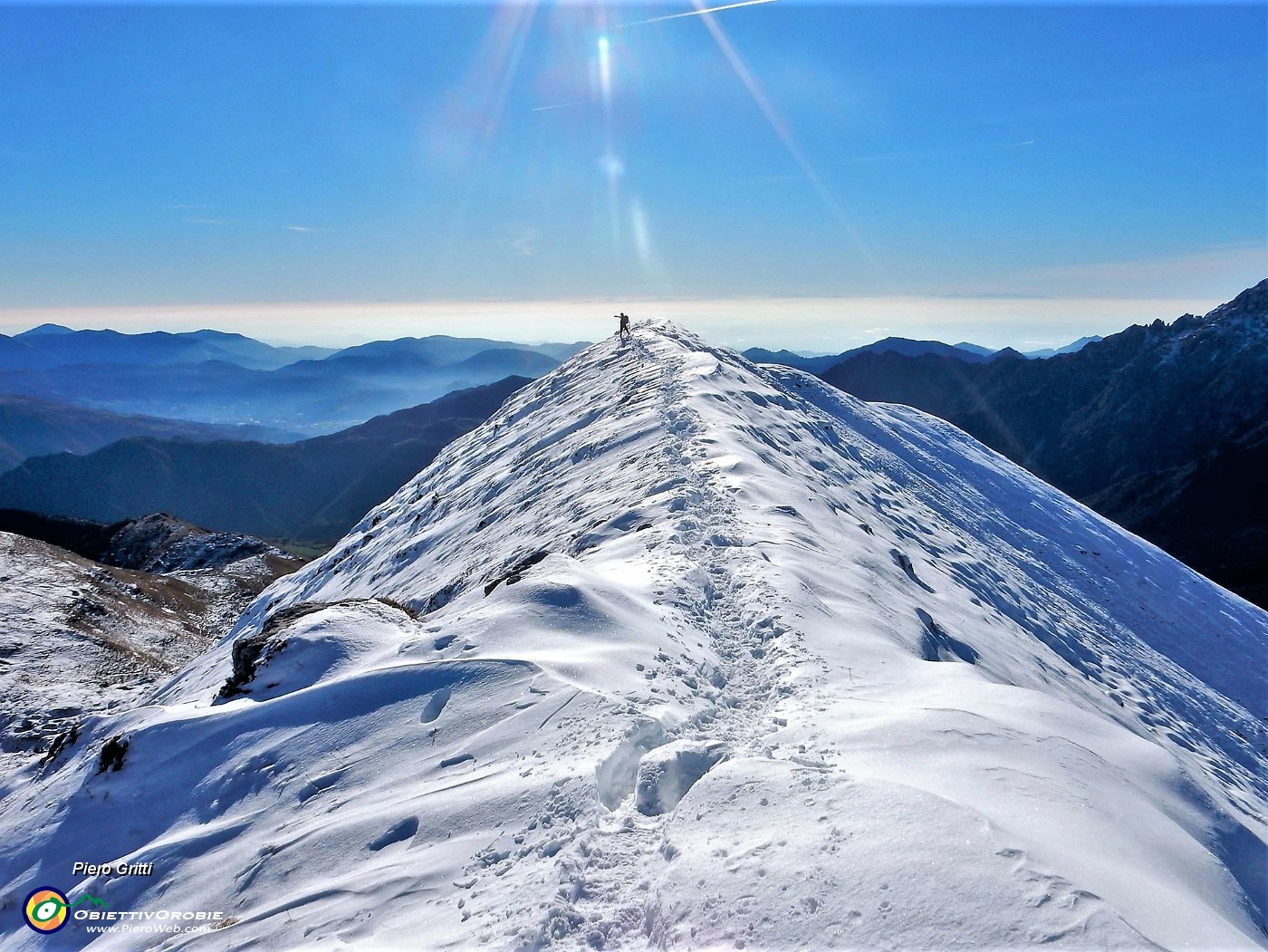 38 ...sulla cresta innevata per Cima Grem.jpg